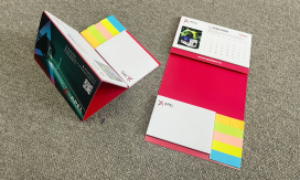 Calendar de birou pliabil cu notițe adezive