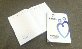 Agendă A4 datată săptămânal cu interior personalizat alb-negru