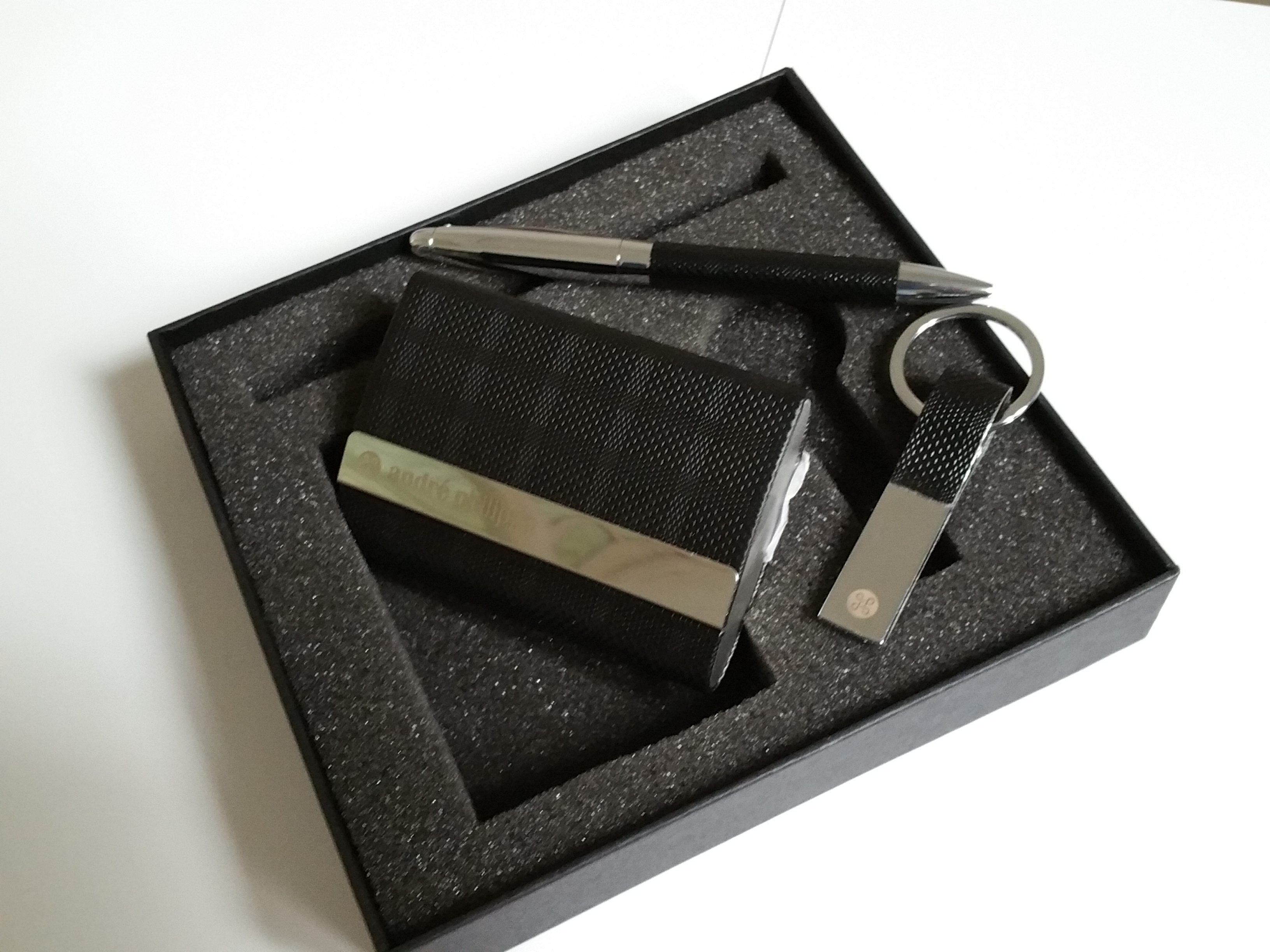 Cadoul elegant = Set Autruche de birou!