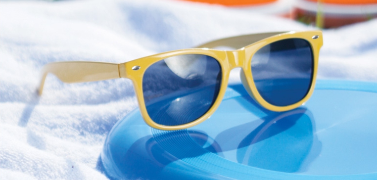 Ochelari de soare pentru a te promova la mare